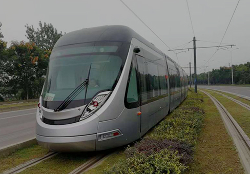 車輛在新津R1線運(yùn)行